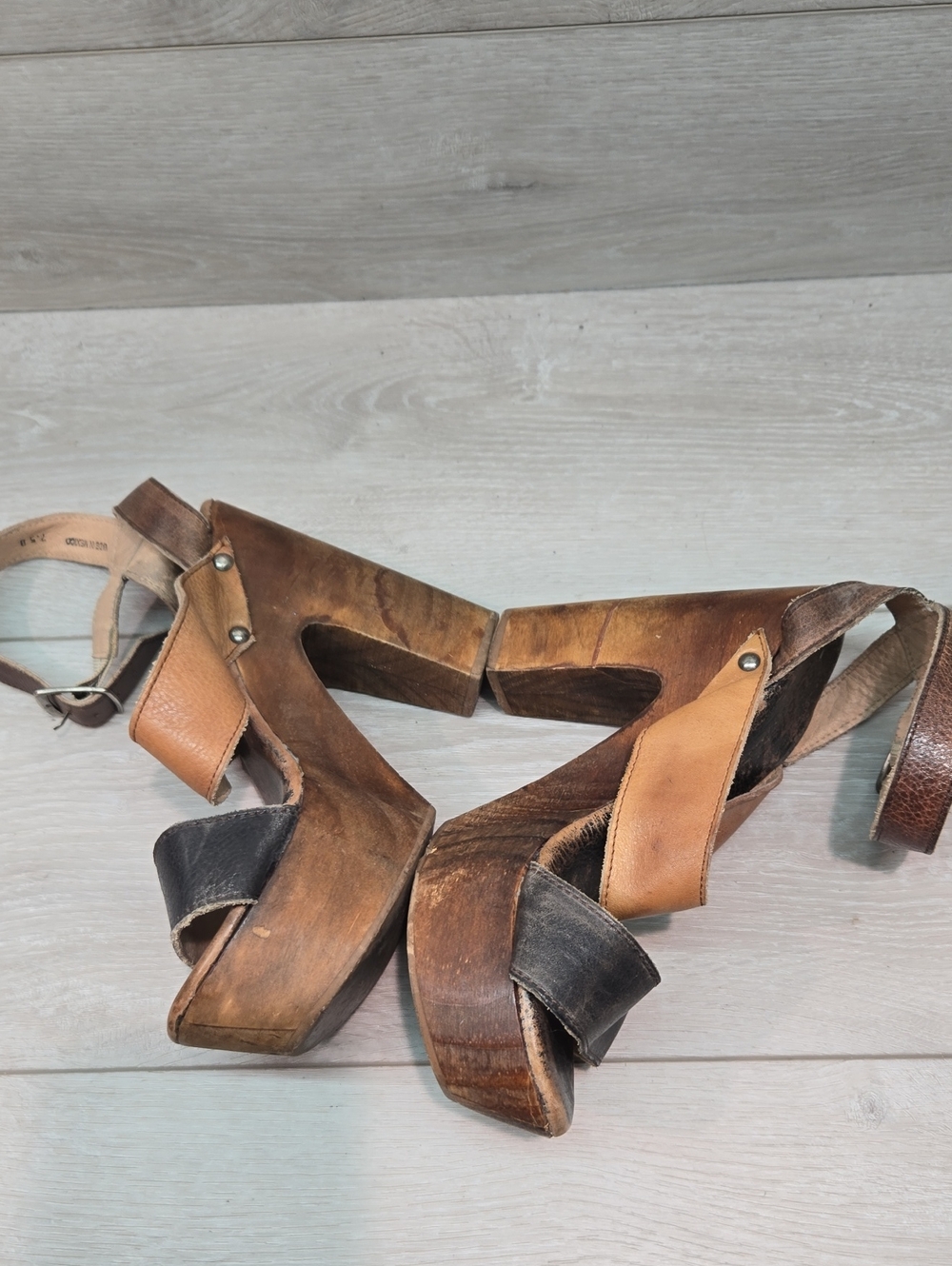 Bed Stue Womens "Like New" Two-Tone Brown& Black Platform Sandals Shoes Sz 7.5 — image 6 of 8